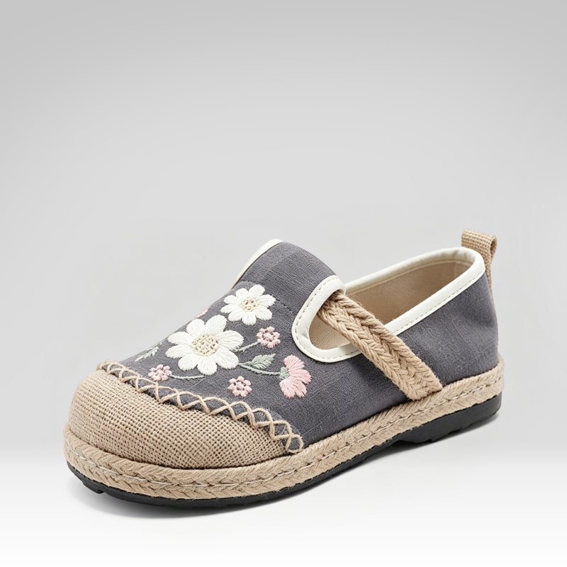 Breathable And Comfortable Cloth Shoes