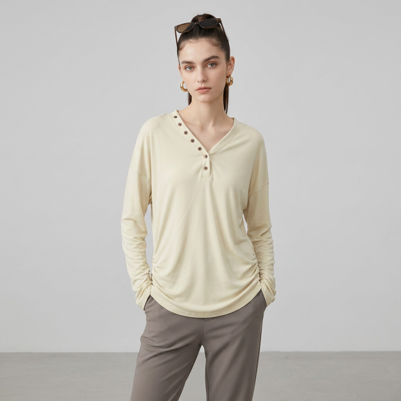 V-neck Long-sleeved T-shirt