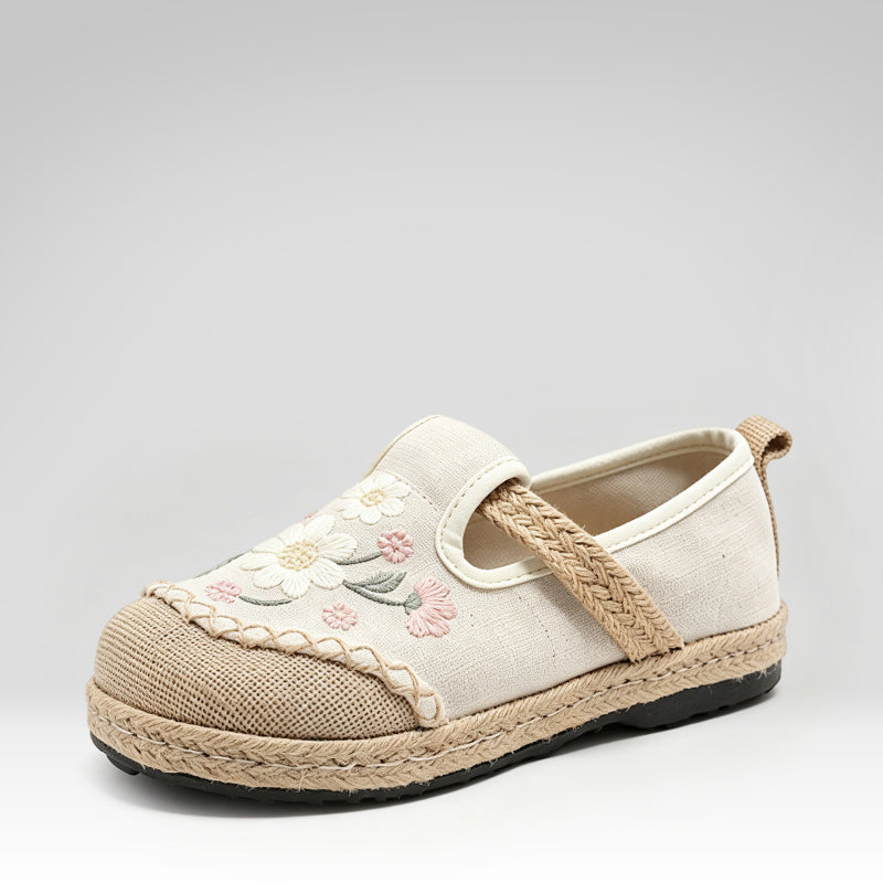Breathable And Comfortable Cloth Shoes