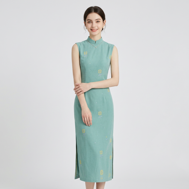 Sleeveless Embroidered Cheongsam