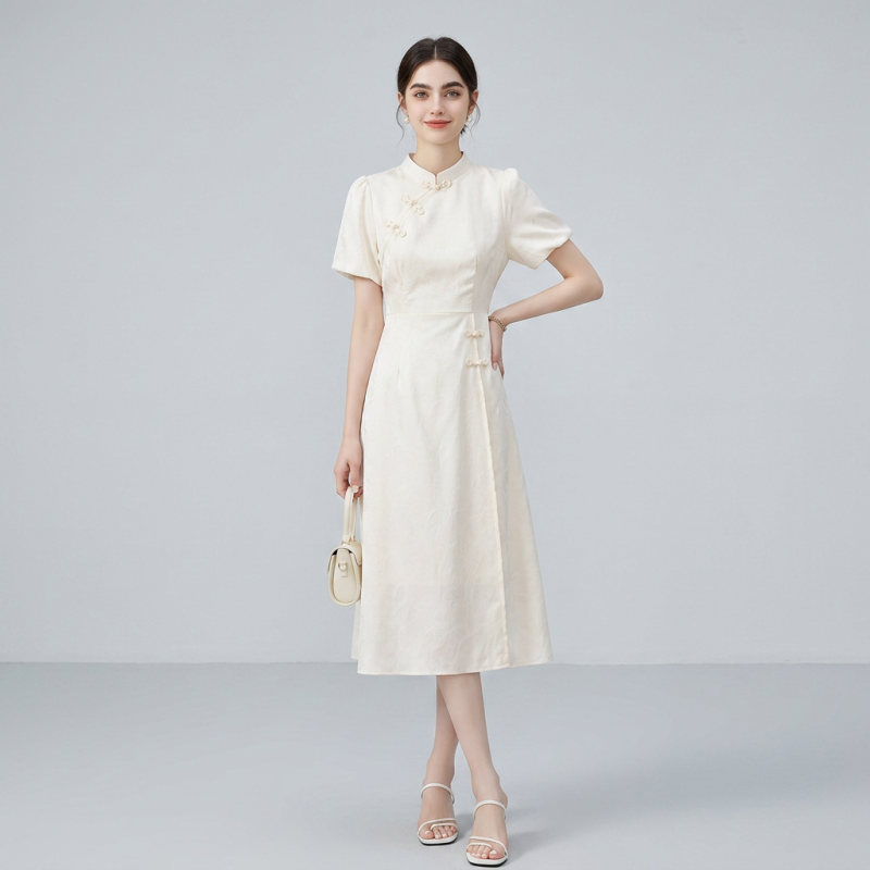 Elegant Traditional Chinese Dress