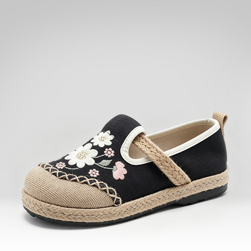 Breathable And Comfortable Cloth Shoes